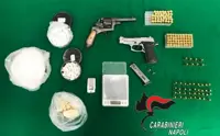 Castellammare Di Stabia - Armi, cartucce e droga in un mattone “forato”, sequestro dei carabinieri