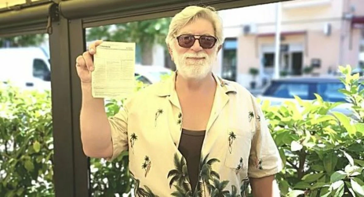 Multato perché lascia il finestrino aperto della sua auto