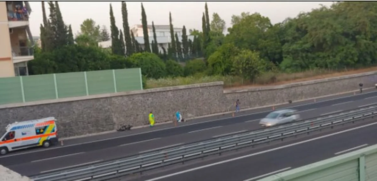 Grave incidente stradale tra i caselli di Torre Annunziata sud e nord, muore motociclista