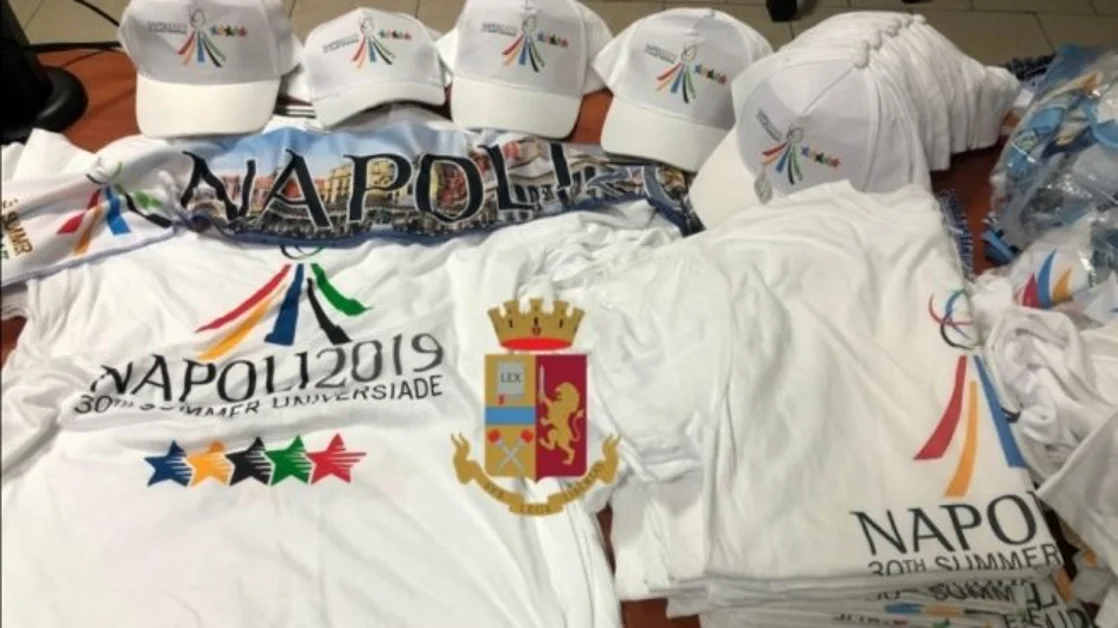 Napoli - Magliette e cappellini Universiadi contraffatti, due denunce
