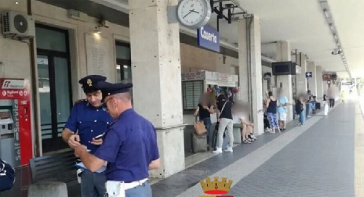 Napoli - Si masturba davanti a una passeggera su un treno regionale