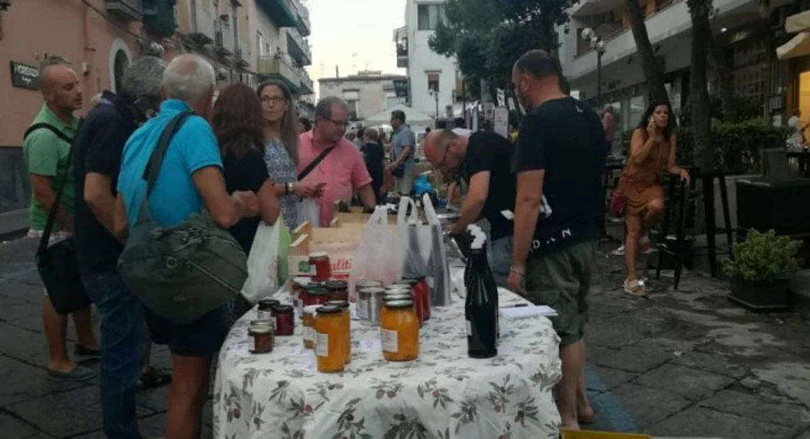 Torre Annunziata - Slow food in via Alfani con degustazioni di prodotti locali