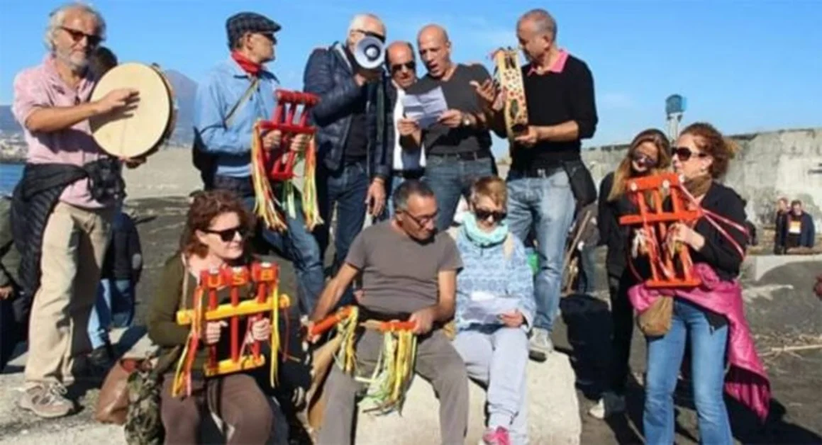 Torre Annunziata "Quelli della Curva", tammurriate, balli e canti popolari