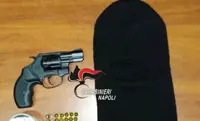 Ercolano - In sella allo scooter con pistola giocattolo e cartucce, denunciati due giovani