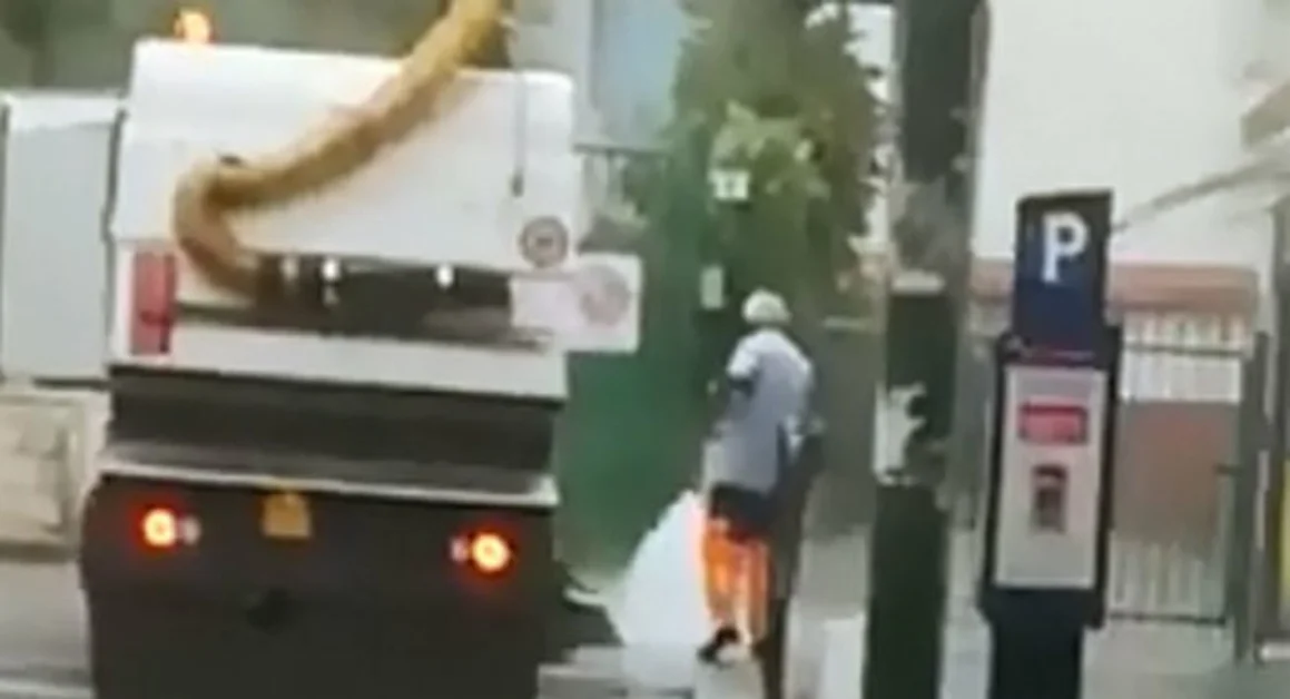 Torre Annunziata - Polemica sui social: "Pulizia delle strade: non siamo all'anno zero"