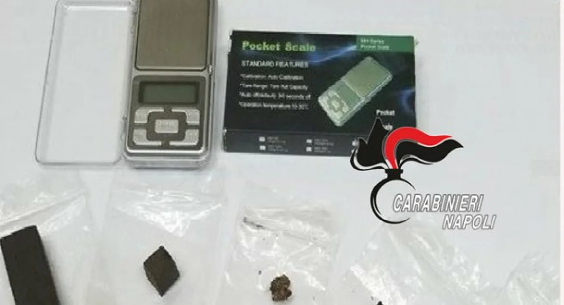 Sant'Antonio Abate - Marijuana in tasca e hashish sul comodino, arrestato 54enne