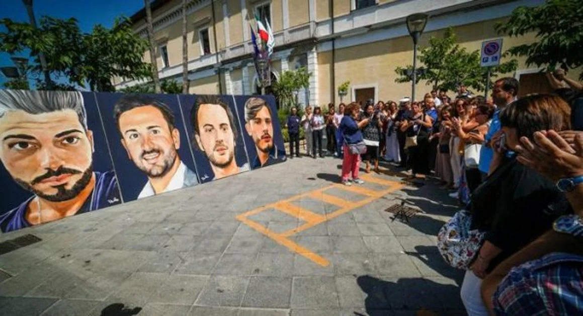Torre del Greco - La tragedia del ponte Morandi, tele per ricordare i quattro amici morti