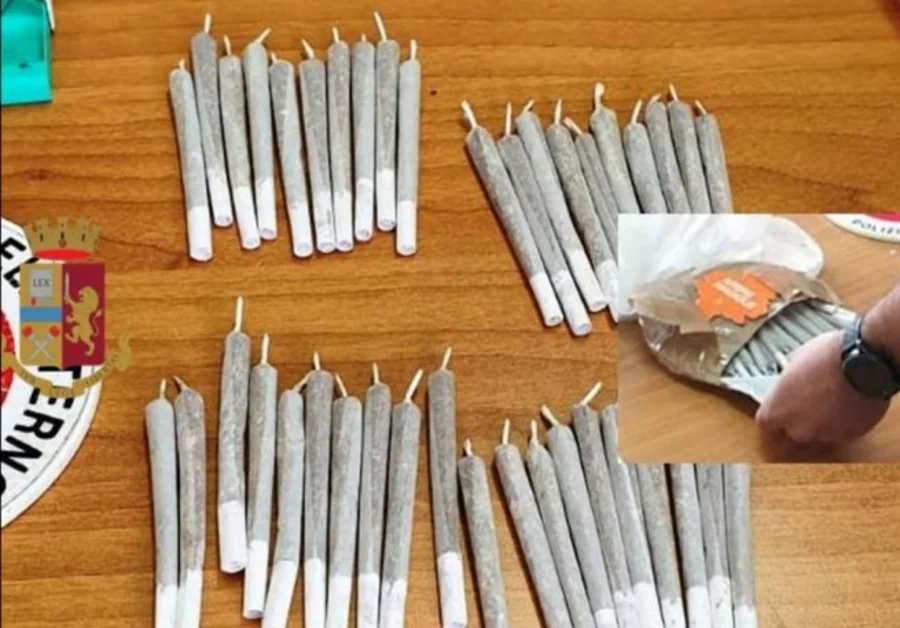 Ischia (NA) - Scende da aliscafo e viene trovato in possesso di 40 spinelli