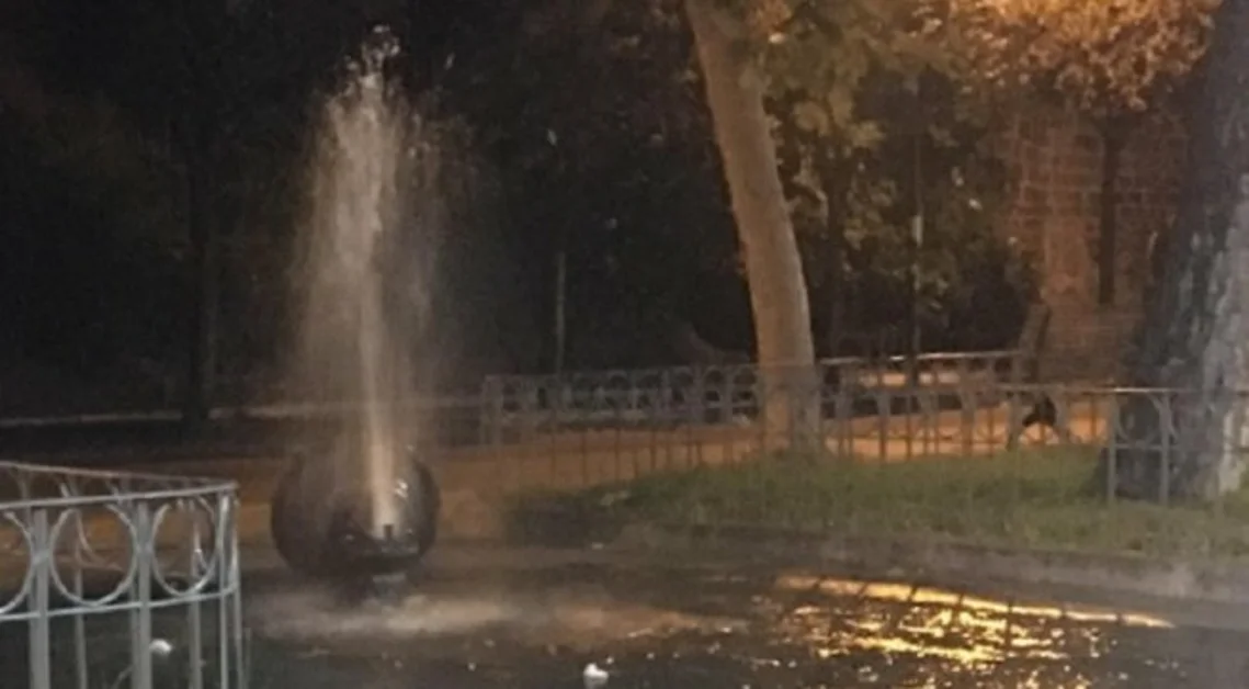 Torre Annunziata - Vandalizzata la fontanina in Villa Comunale, non c'è limite all'inciviltà