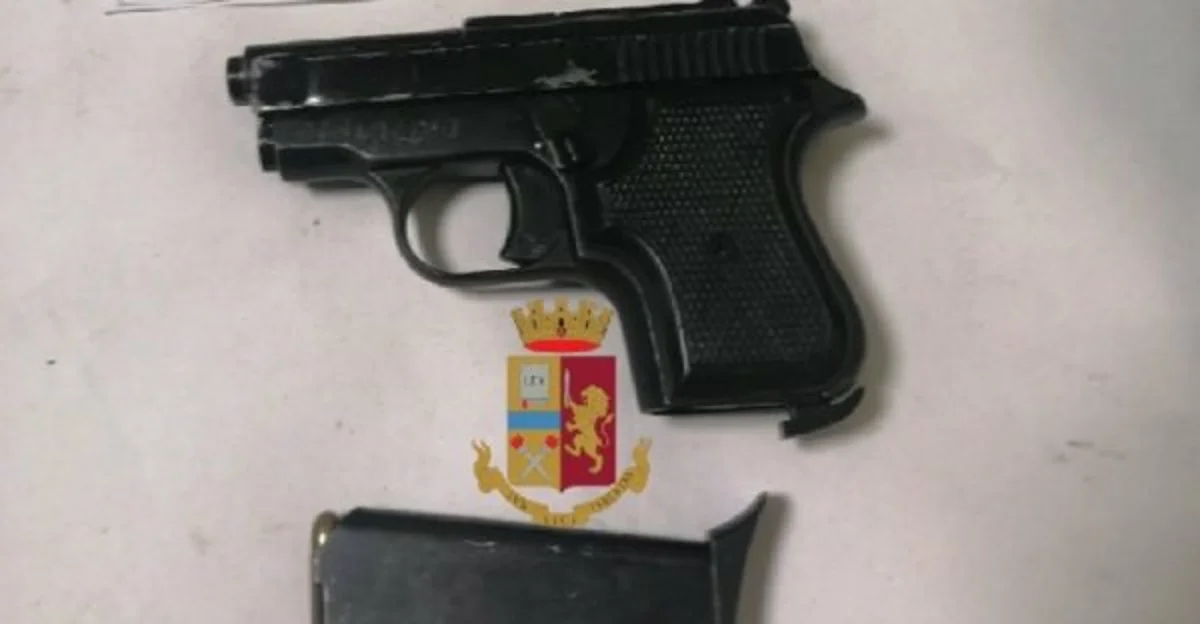 Afragola - Rione Salicelle, rinvenuta pistola in  vano ascensore