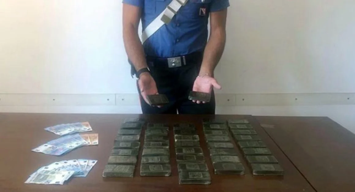 Erolano - Nascondeva oltre 4 chili di hashish , arrestata incensurata 45enne