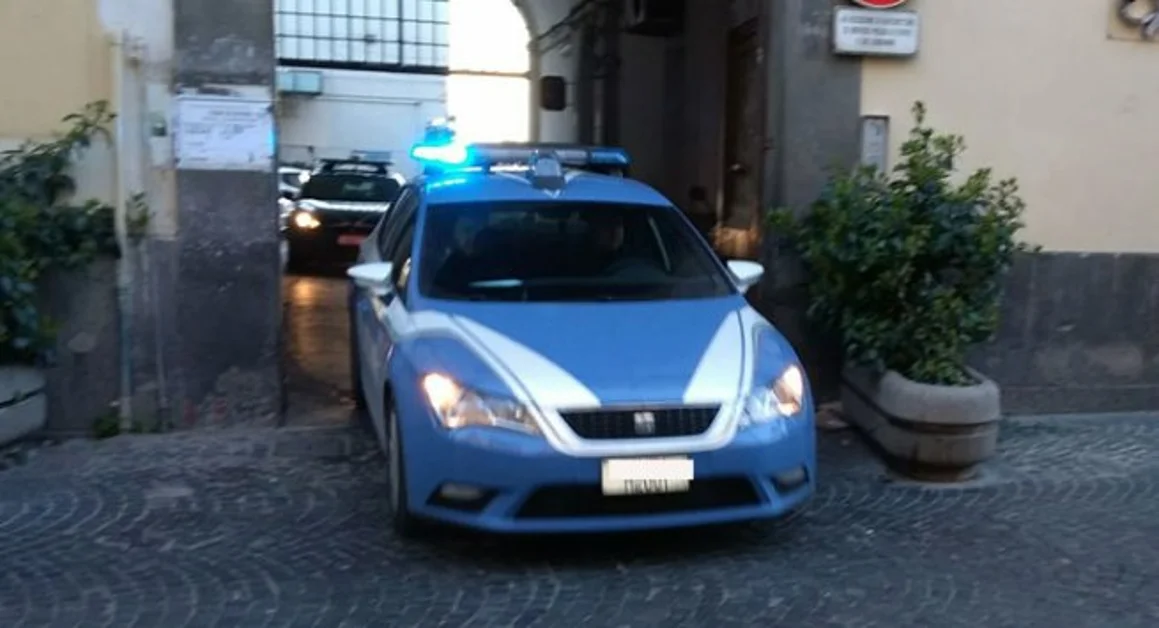 Torre Annunziata - Coltivava canapa sul balcone di casa, arrestato dalla Polizia