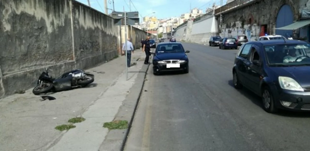 Torre Annunziata - Ancora un incidente tra moto ed auto in via Caracciolo, un ferito