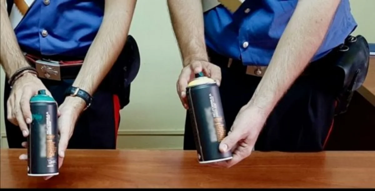 Ercolano - Sorpreso a "verniciare" uno spartitraffico, denunciato writer