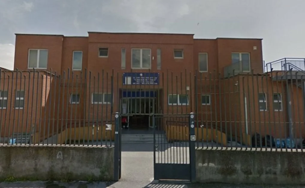 Torre Annunziata - Paura al II Circolo "Siani", bambino giù dalle scale