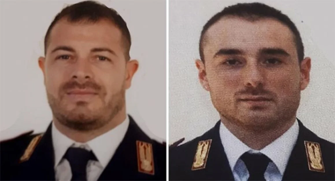 Napoli - Solidarietà nei confronti dei due agenti uccisi a Trieste, sit-in davanti alle Questura 