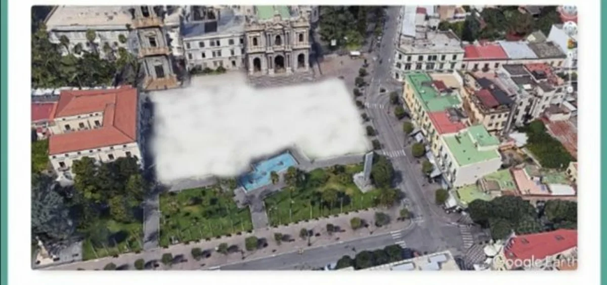 Pompei - L'area verde di piazza Bartolo Longo sacrificata dal progetto Eav