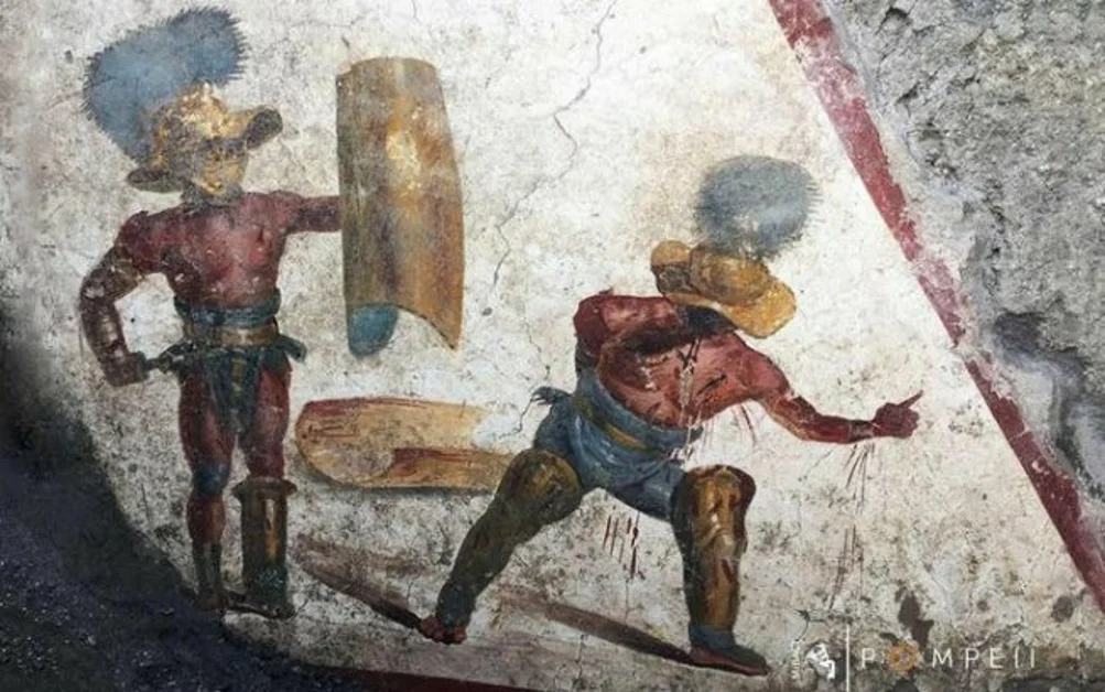 Pompei - Scoperto affresco di due gladiatori a termine di combattimento