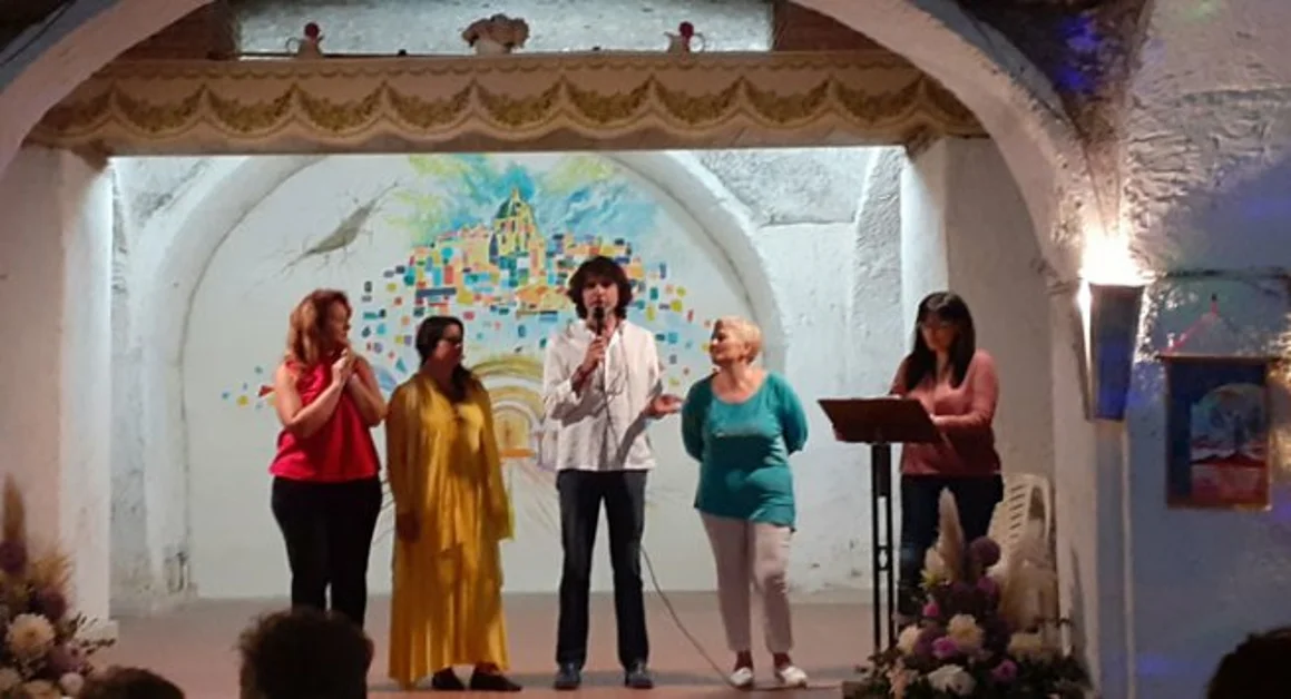 Torre Annunziata - “Ponti di-Versi, uni-Versi di Forme e Colori”, un nuovo appuntamento con la Felicità