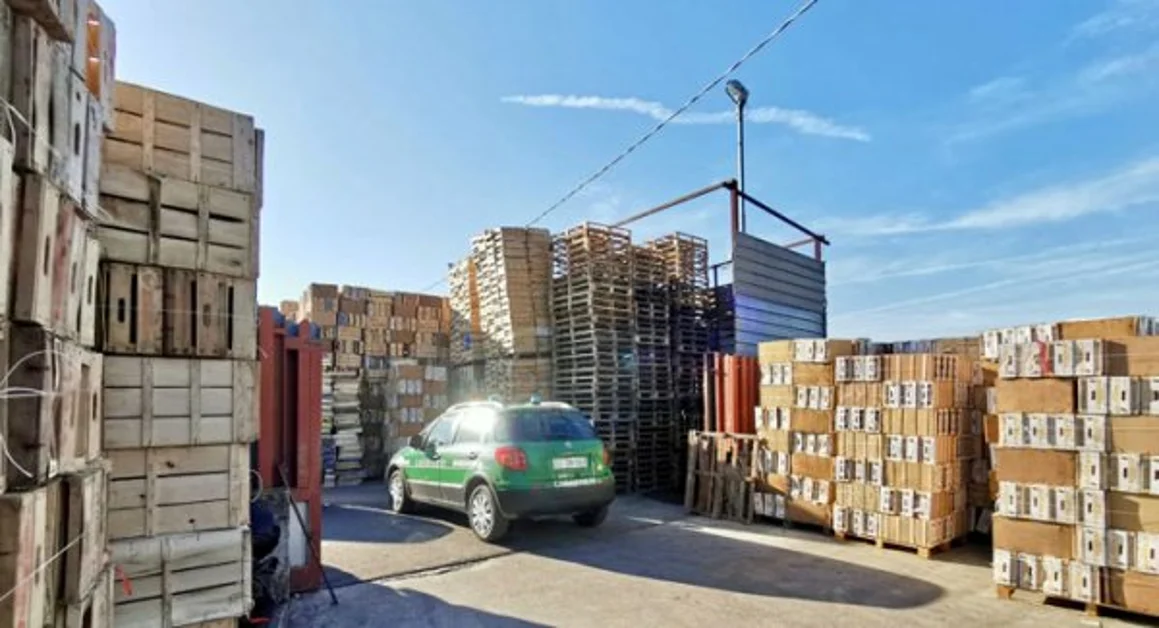 Volla (NA) - Carabinieri denunciano 37enne che rivendeva illegalmente cassette per frutta e verdura