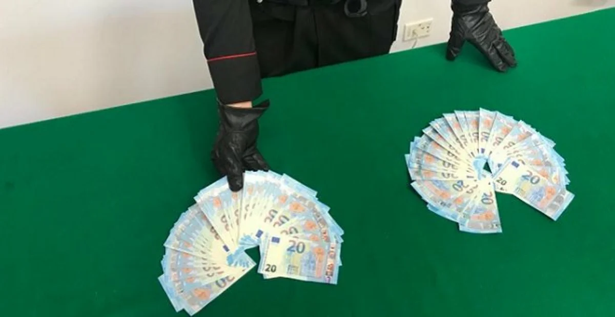 Gragnano - Aveva 1.980 euro contraffatti nelle tasche, 18enne arrestato dai Carabinieri