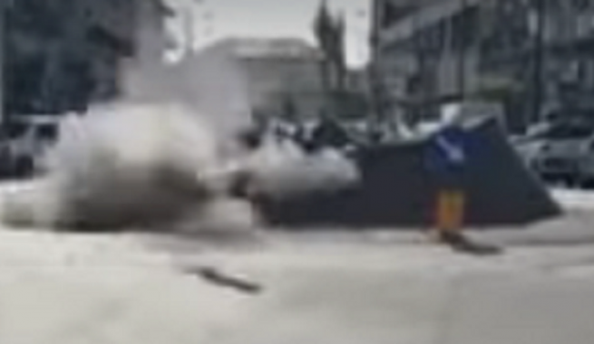 Torre Annunziata - Bomba a mano in piazza Imbriani, l'ordigno trovato in un contenitore di rifiuti