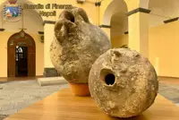 Sequestrate due anfore antiche in possesso di un imprenditore di Torre del Greco