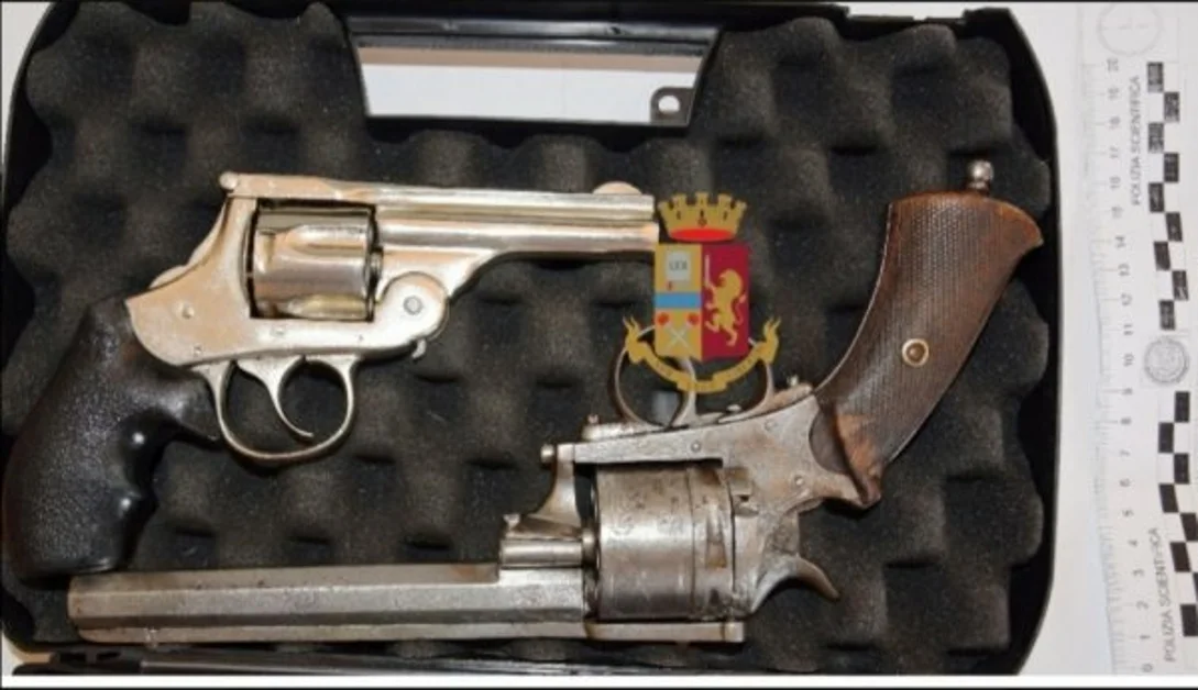 Palma Campania - Fermati in autostrada dalla Polizia, in auto due pistole