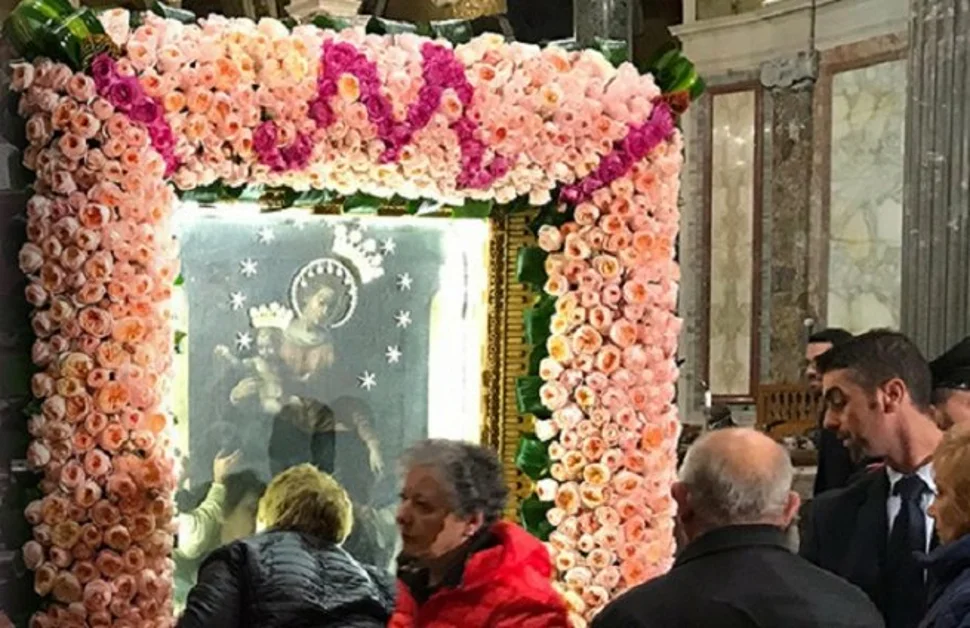 Madonna del Rosario di Pompei, la discesa del Quadro dall'altare