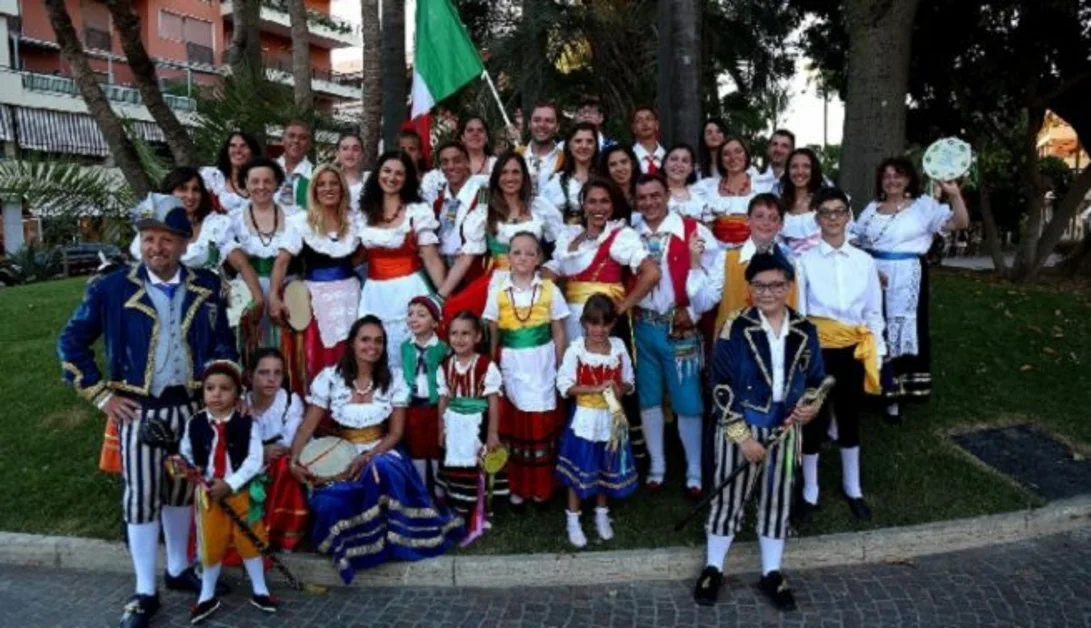 Torre del Greco - Prima Edizione del Festival Nazionale "Torre in Folk": 600 gli artisti in città