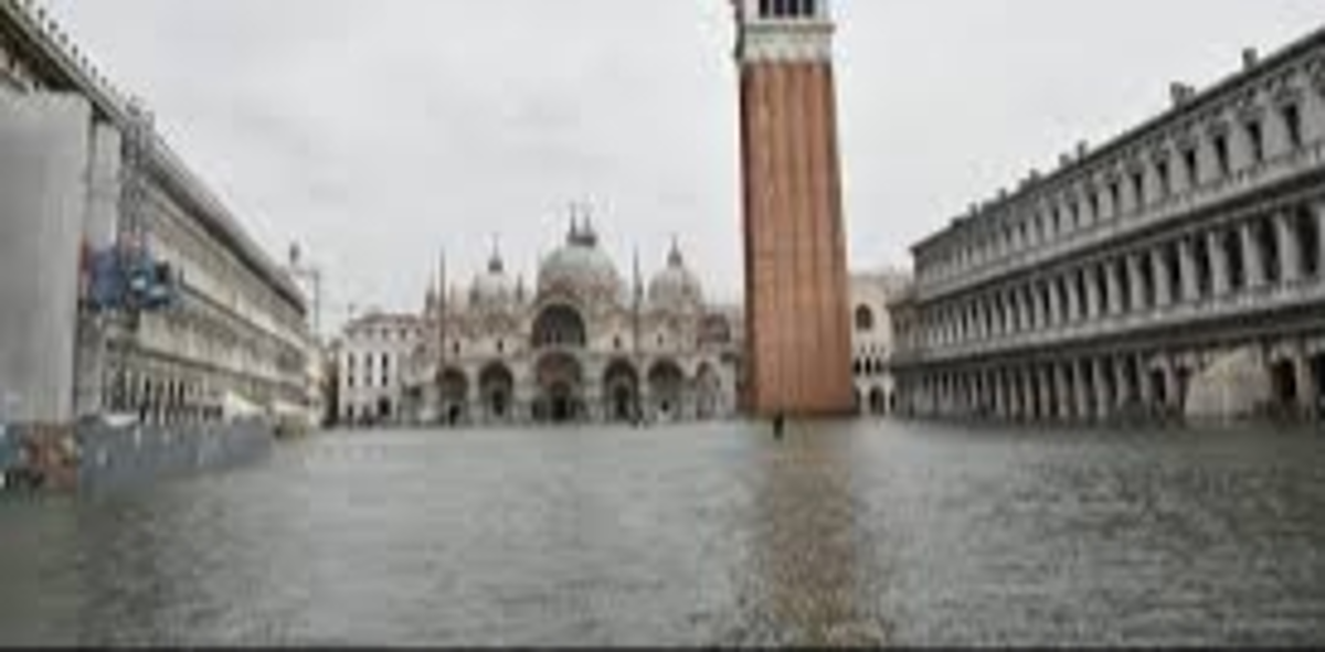 Maltempo, a Venezia l'acqua alta raggiunge i 187 centimetri