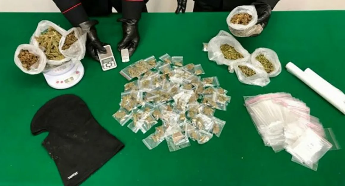 Castellammare di Stabia - Arrestato per spaccio di droga un 16enne di Torre Annunziata