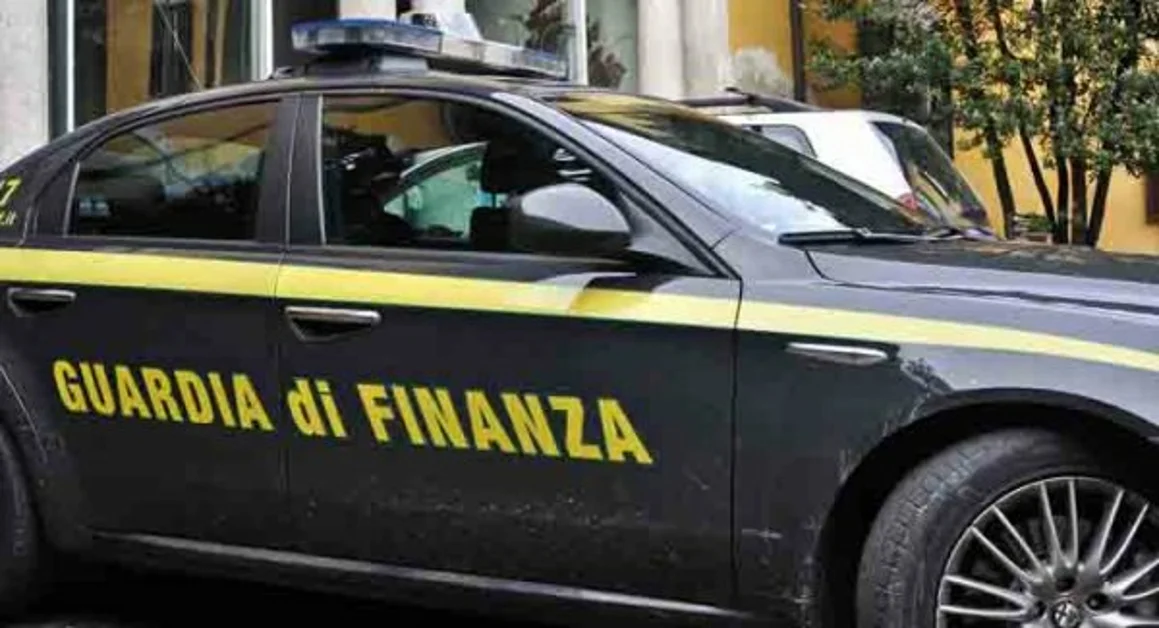 Commercio on line di droga, arrestato 21enne e denunciato 19enne