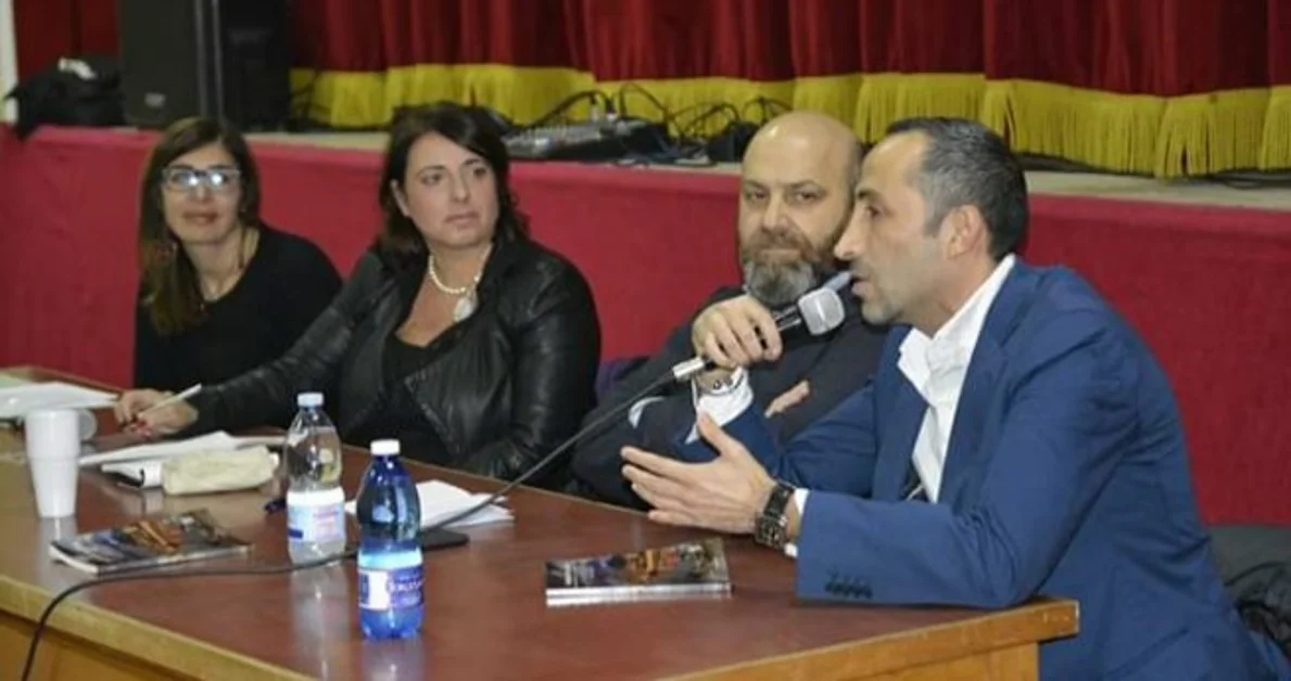 Presentato al "Teatrino don Bosco" dei Salesiani "Ti racconto una foto... Torre Annunziata" 