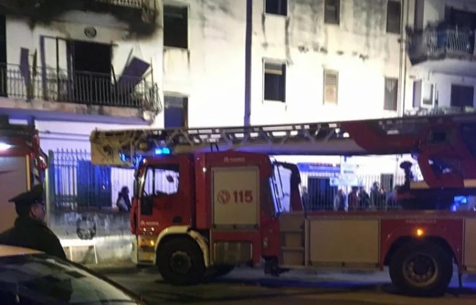 Torre Annunziata - Incendio in via Avallone, folle gesto annunciato