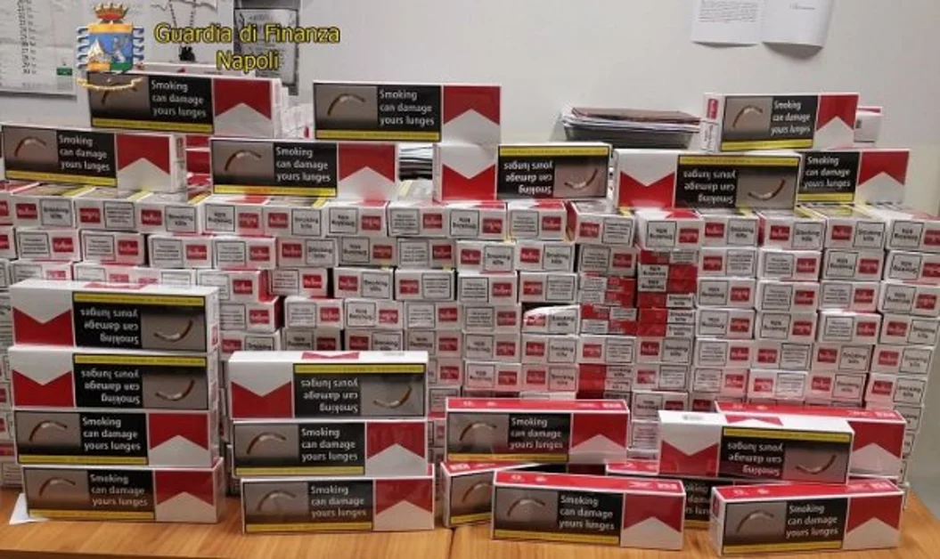 Napoli -  In valigie con 70 kg di sigarette di contrabbando, arrestati tre ucraini