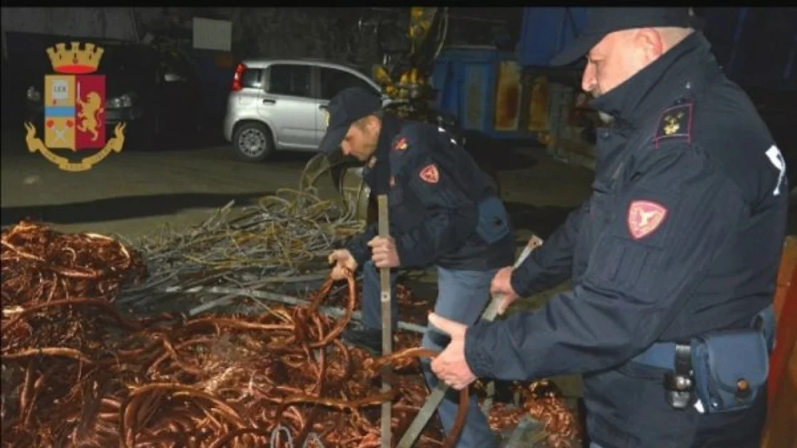 Napoli - La Polizia Ferroviaria sequestra oltre una tonnellata e mezza di rame