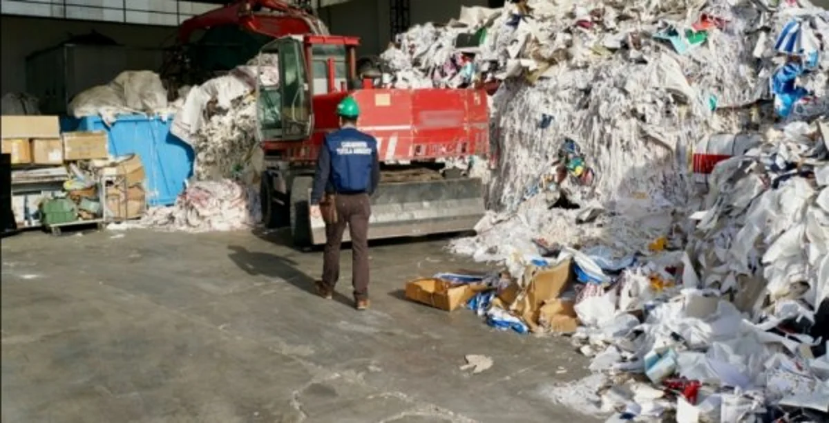 Volla - Stoccaggio illecito di rifiuti, maxi sequestro dei carabinieri del NOE