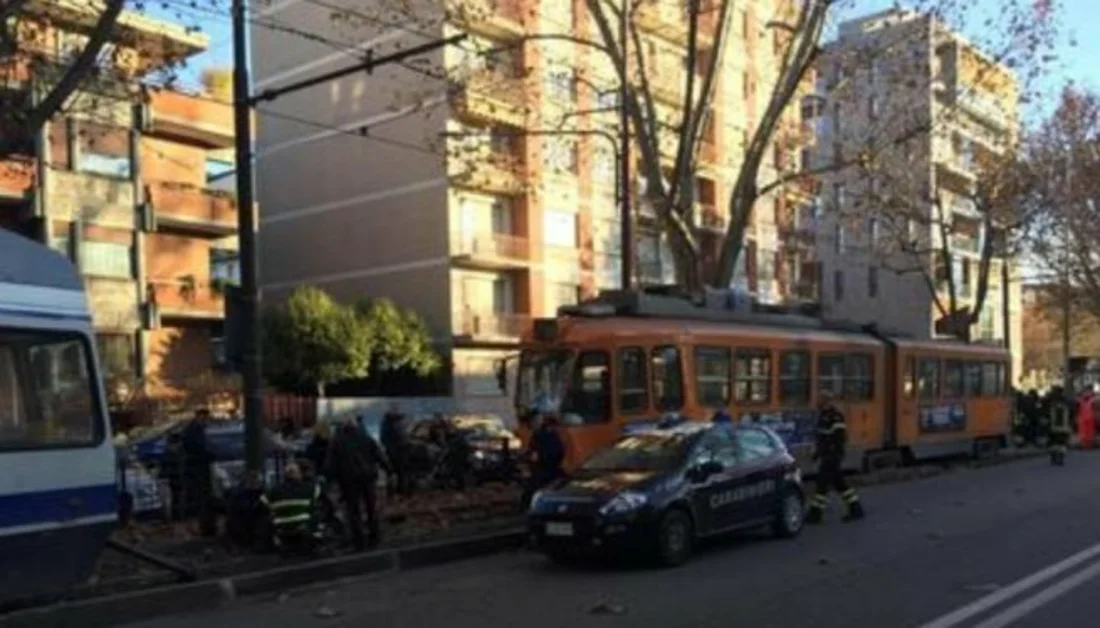 Torino, si tamponano due tram: feriti un autista e 10 passeggeri