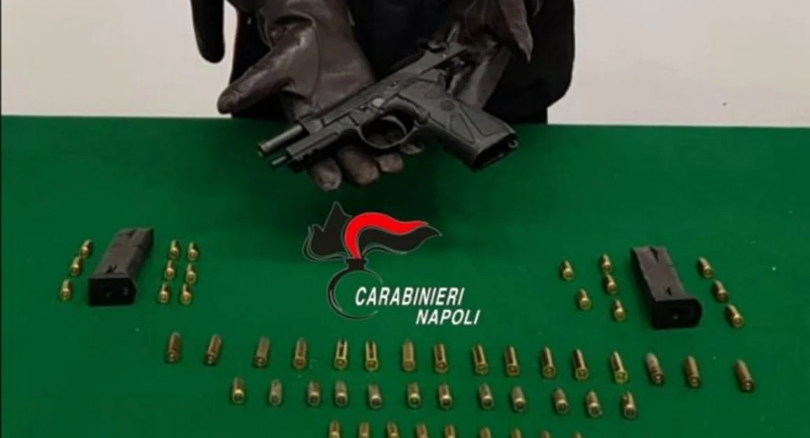 Castellammare - Pistola pronta a sparare trovata dai carabinieri nel rione Santa Caterina