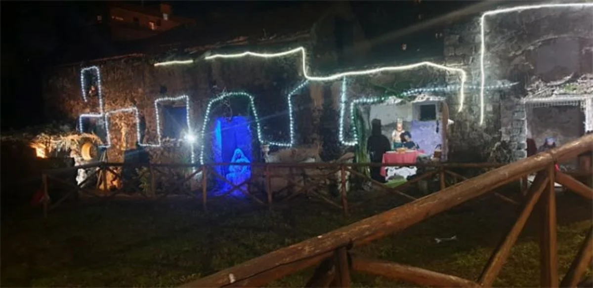 Torre Annunziata - Villa Parnaso, allestito presepe all'interno di un rudere