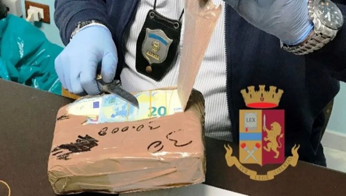 Fermato autoarticolato, in un cassone trovati 1 milione e mezzo di euro