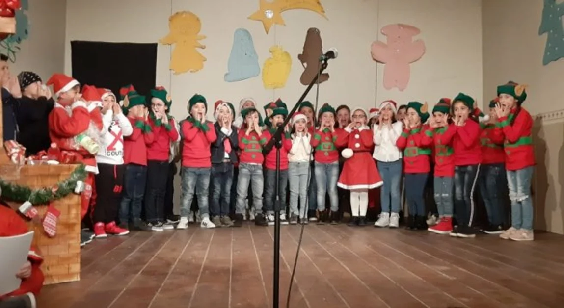 Torre Annunziata - Gli alunni del II Circolo attori nello spettacolo "Lo sciopero di Babbo Natale"