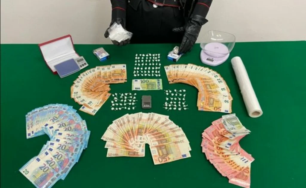 Castellammare - Droga e oltre 6.500 euro in casa, arrestato 63enne