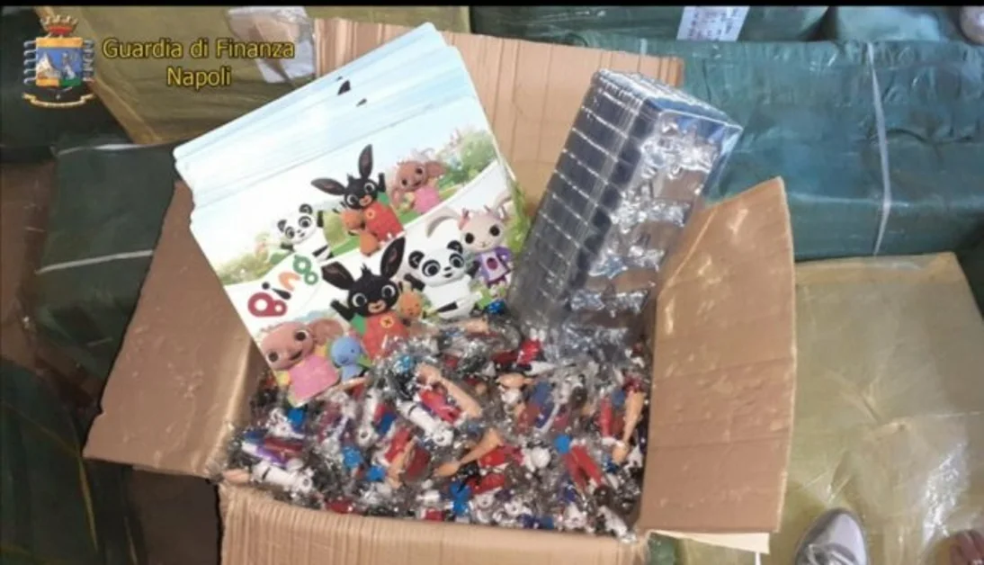 Ottaviano - Orologi e giocattoli contraffatti, maxi sequestro della GdF