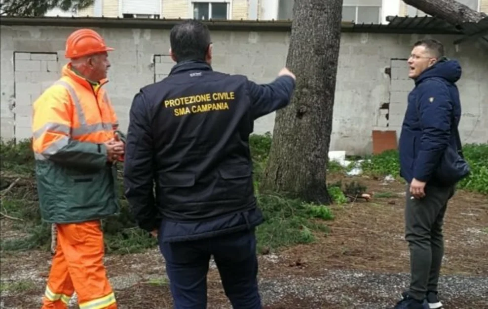 Boscoreale/Pompei - Operai Sma Campania in azione dopo il maltempo