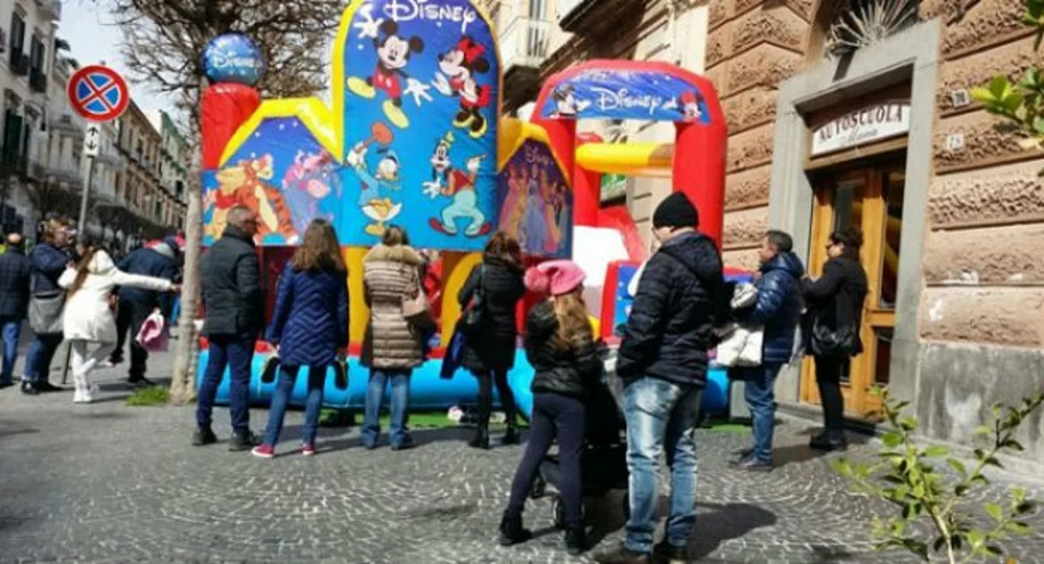 Torre Annunziata - Luna Park di Natale in via Gino Alfani, con giochi e animazione
