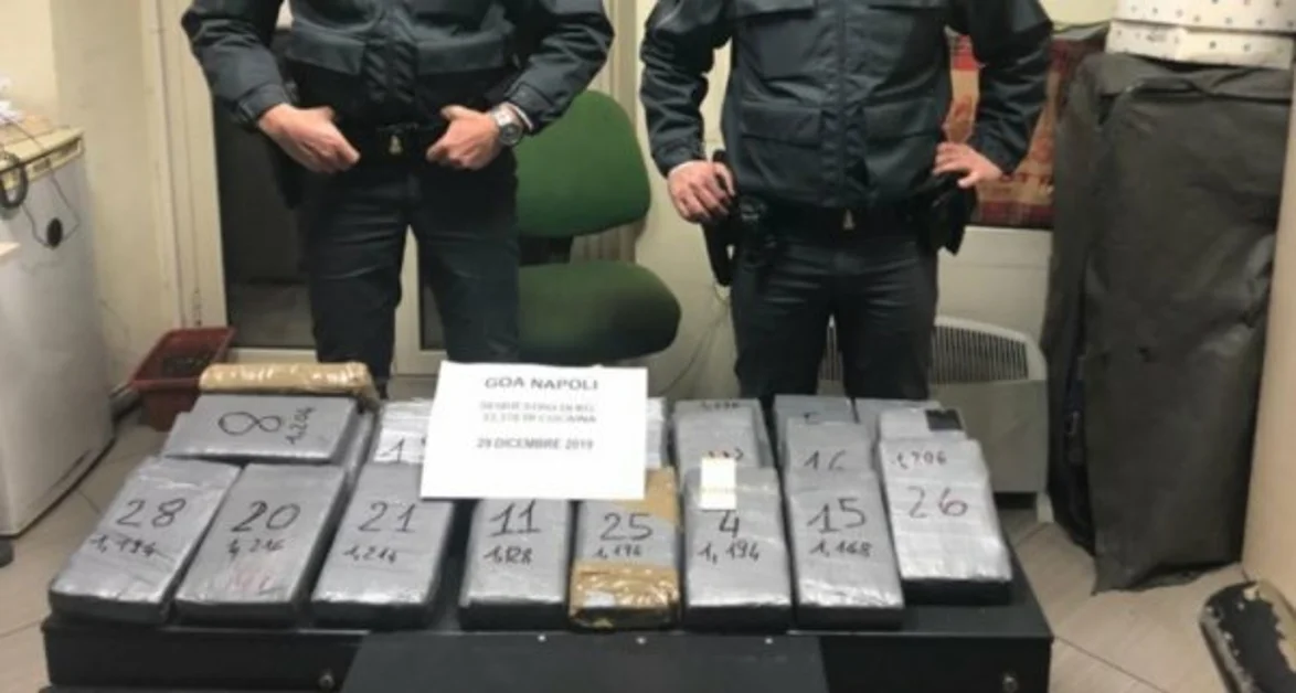 Napoli - In auto sulla Tangenziale con 33 kg di cocaina, arrestato anziano 