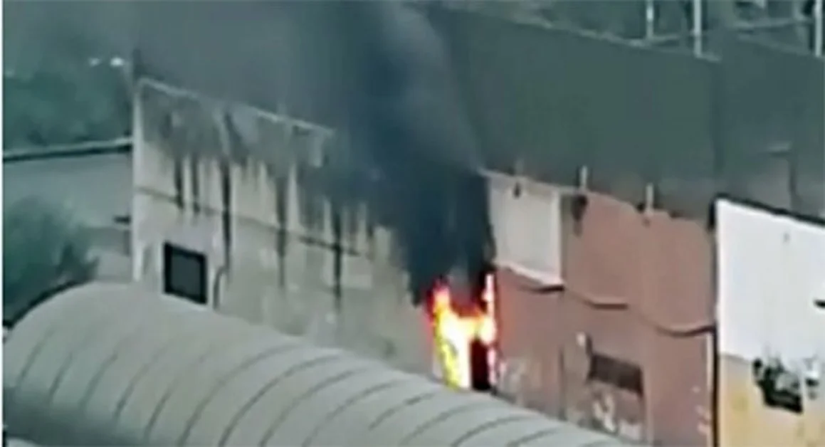 Torre Annunziata - A fuoco cabina elettrica nei pressi dei box di via Tagliamonte