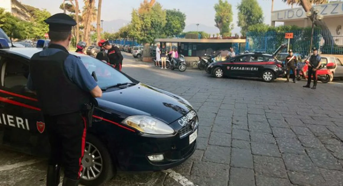 Torre Annunziata - Controlli dei carabinieri nelle zone della movida, due giovani denunciati per droga